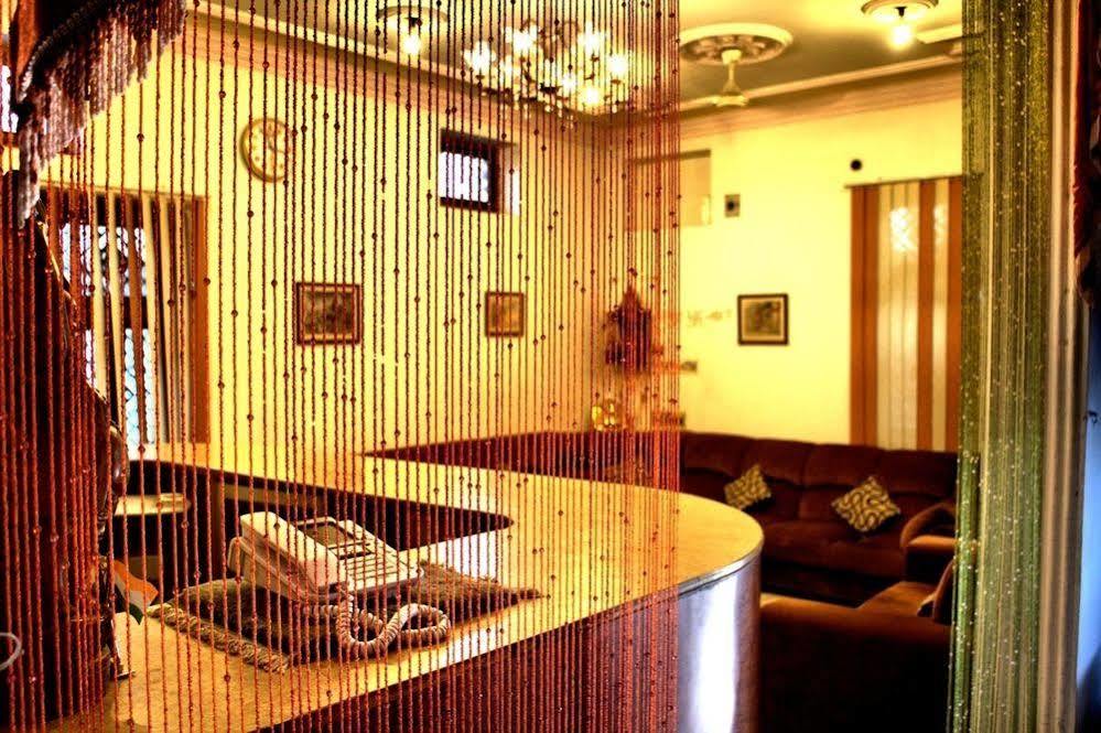 Treebo Trend Gupta Inn Варанаси Екстериор снимка